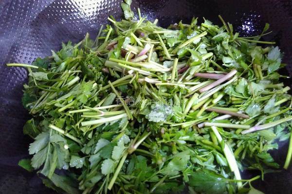野芹菜炒咸肉丝的做法图解4