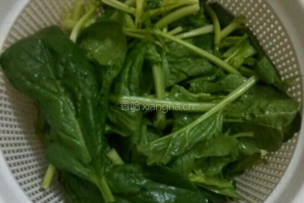 蒜香肝片炝菠菜的做法图解1