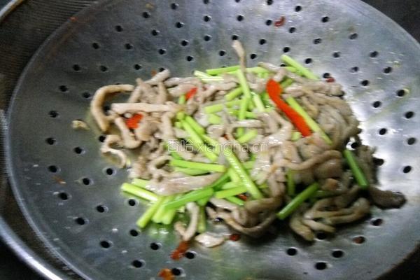 蒜台肉丝的做法图解2