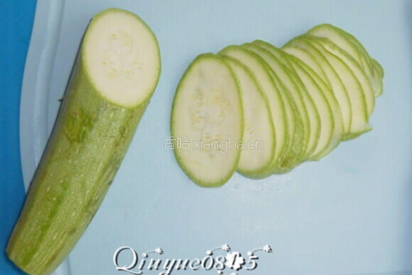 嫩葫芦蘸料小凉菜的做法图解2