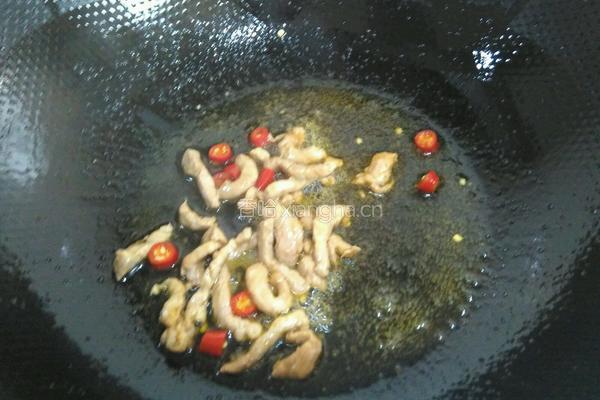 蒜苗炒肉丝的做法图解4