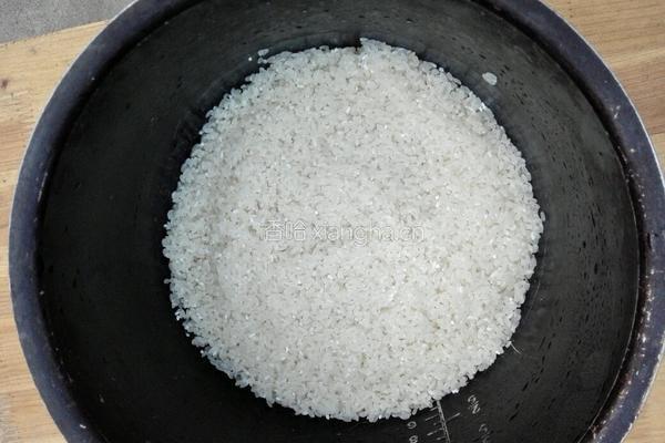 红薯香肠焖饭的做法图解2