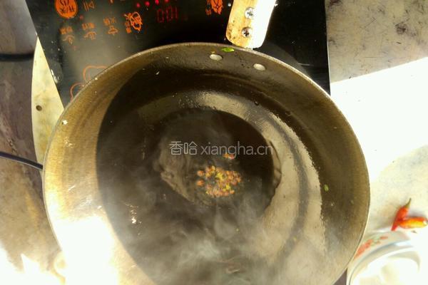 芹菜碎炒火腿的做法图解2