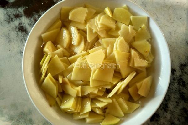 素炒土豆片的做法图解1