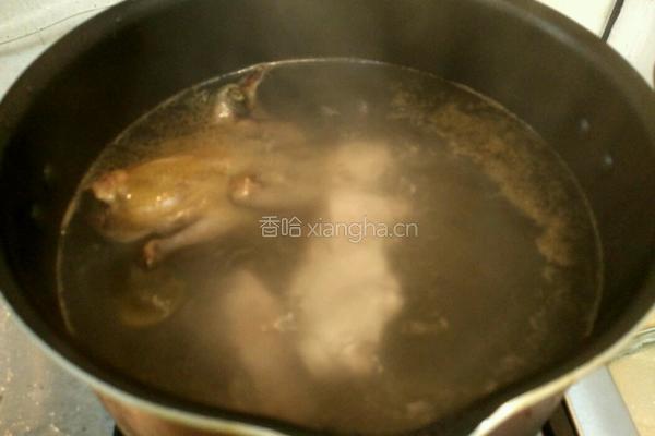 清补凉斑鸠猪骨汤的做法图解7