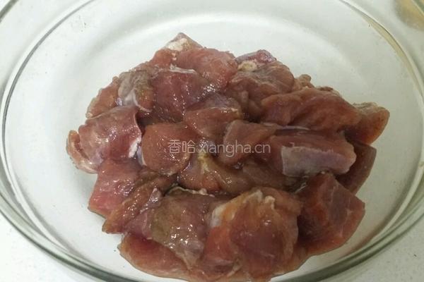 菠萝咕噜肉的做法图解1