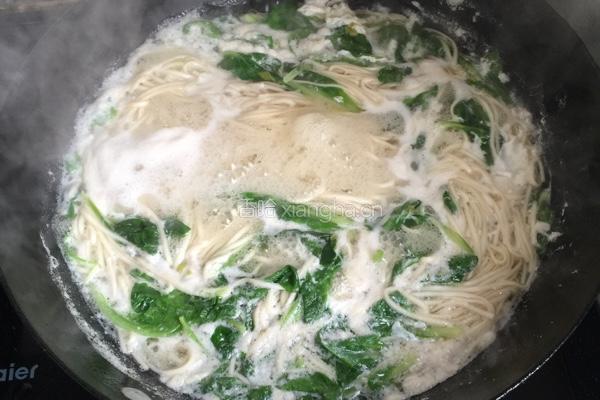 小白菜热汤面的做法图解7
