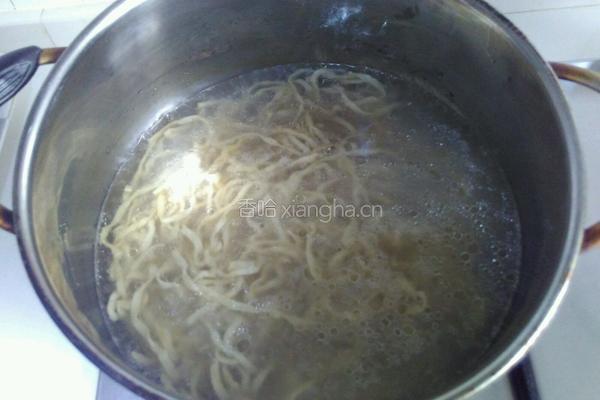 彩蔬拌面的做法图解3