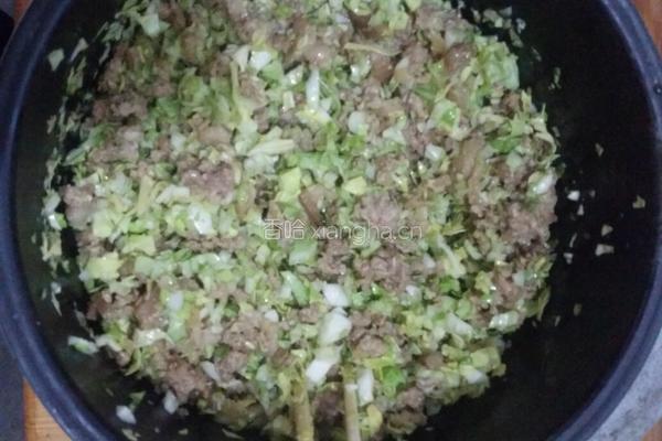 心菜肉包卷的做法图解4