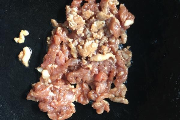 青椒肉丝炒年糕的做法图解5