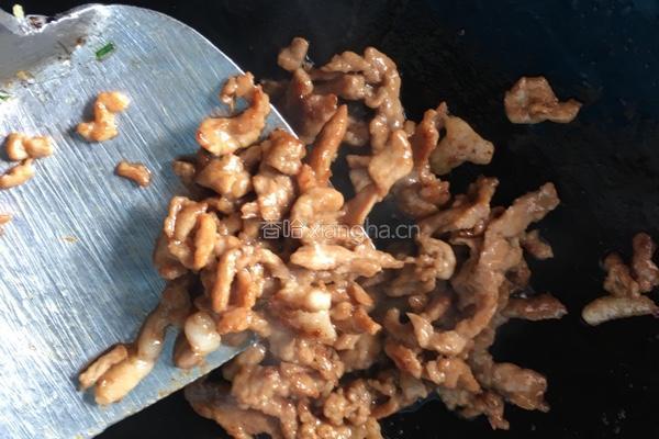 青椒肉丝炒年糕的做法图解6
