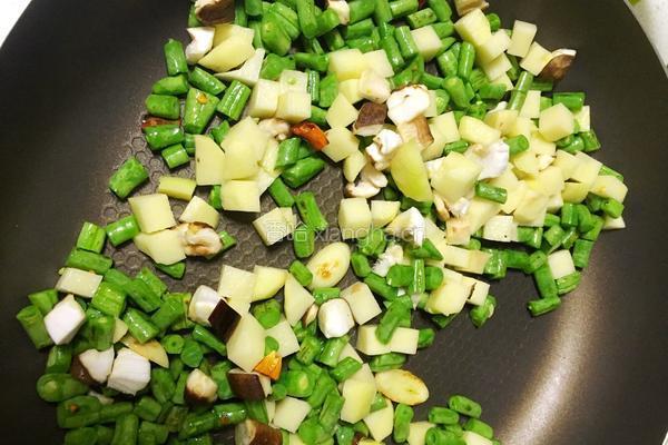 香辣豆角土豆丁的做法图解5