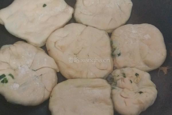 韭菜盒子的做法图解2