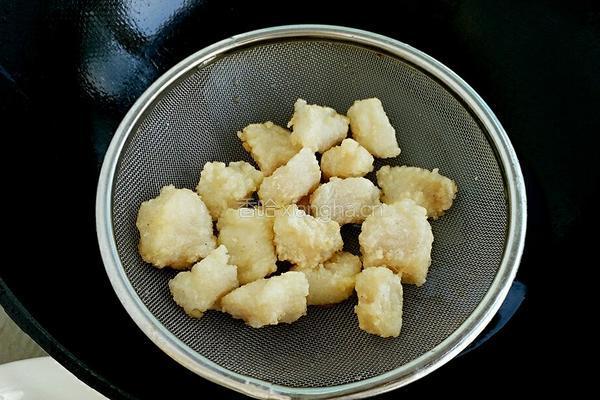 茄汁龙利鱼丁的做法图解7