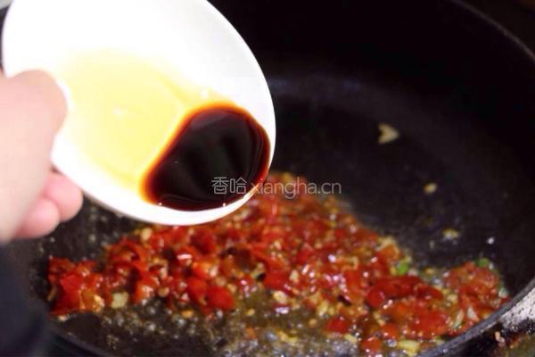 剁椒蒸小芋头的做法图解5