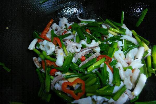 大蒜炒鱿鱼须的做法图解8