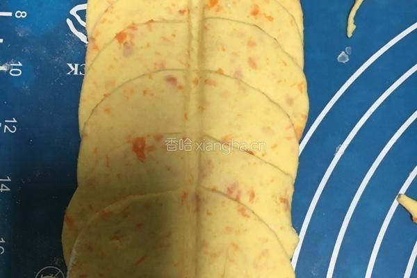 红萝卜玫瑰馒头的做法图解3