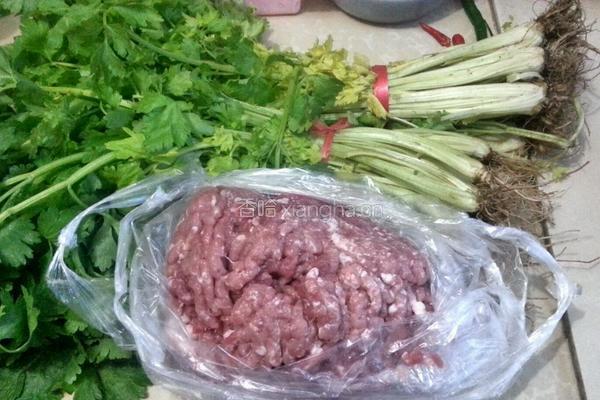 芹菜肉馅饺子的做法图解1