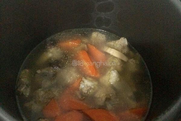 胡萝卜排骨汤的做法图解7