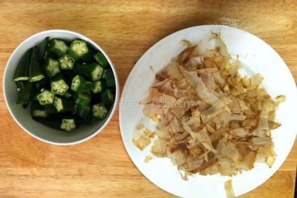 粥边菜之秋葵木鱼花的做法图解1