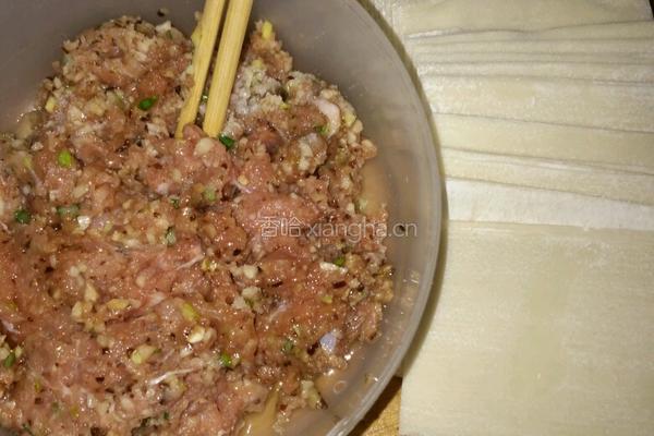 香菇虾仁馄饨的做法图解4