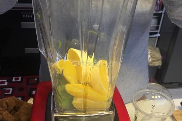 牛油果香橙奶昔的做法图解3