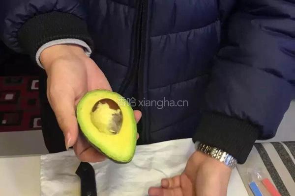 牛油果香橙奶昔的做法图解1