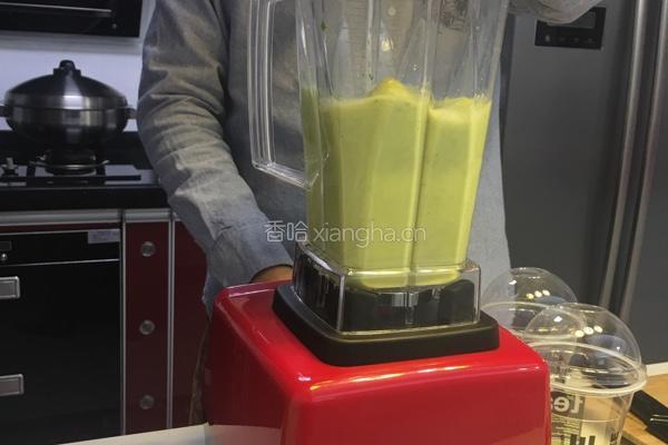 牛油果香橙奶昔的做法图解7