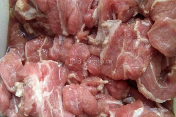 杂菌炒肉的做法图解2