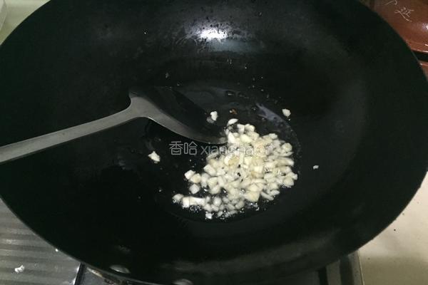 咸蛋炒南瓜的做法图解3