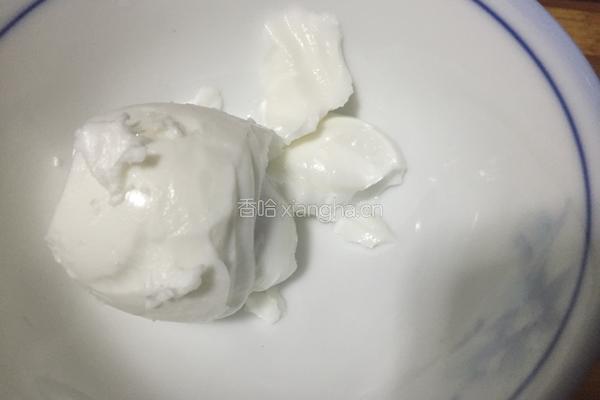 咸蛋炒南瓜的做法图解2