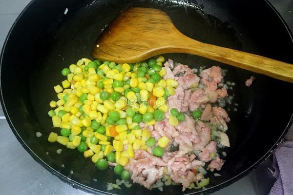 蒜香鸡肉咖喱炒饭的做法图解4