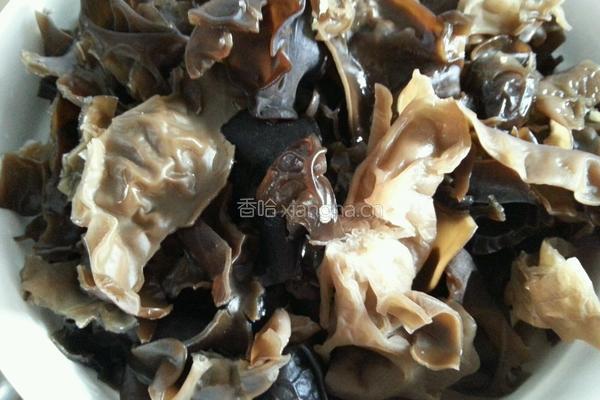 洋葱炒木耳的做法图解2