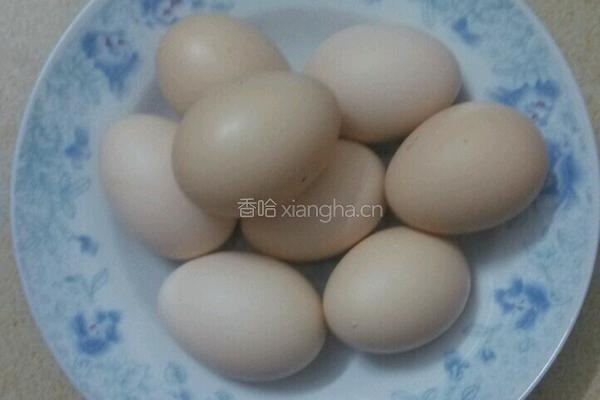 酱油卤蛋的做法图解1