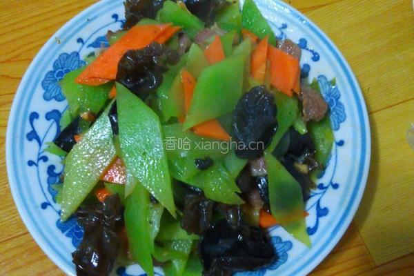 莴笋炒胡萝卜木耳肉