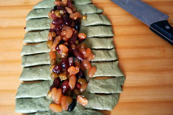 绿茶蜜豆面包的做法图解3