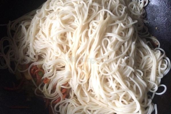 蒜香胡萝卜拌面的做法图解8