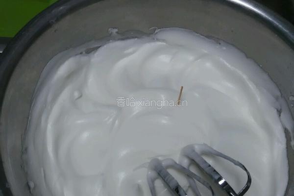 蜂蜜核桃戚风蛋糕的做法图解2