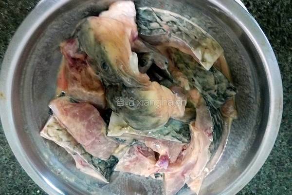 茄汁鲫鱼的做法图解2
