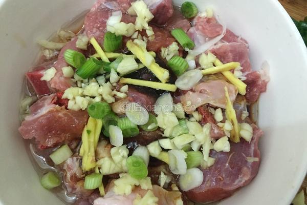莲藕焖排骨的做法图解4
