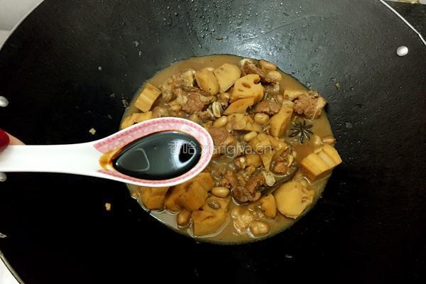 莲藕焖排骨的做法图解9