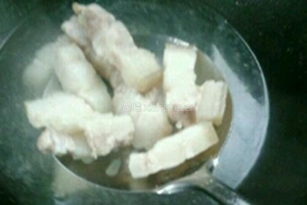 红烧苕粉肉的做法图解3
