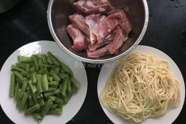 排骨豆角焖面的做法图解2