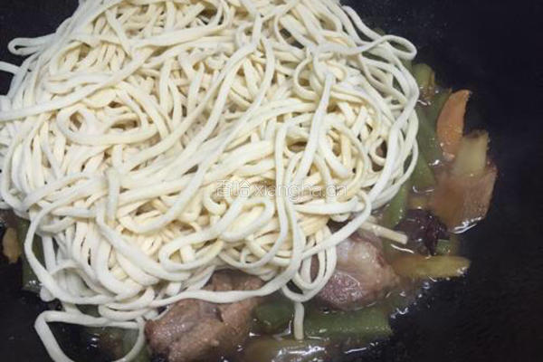 排骨豆角焖面的做法图解12