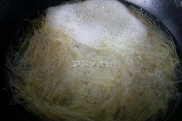 凉拌酸辣土豆丝的做法图解3