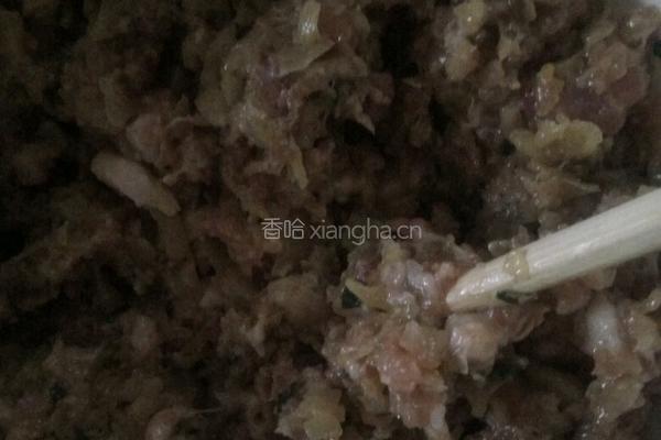 猪肉酸菜包子的做法图解3