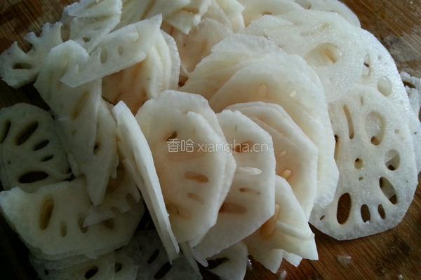 凉拌莲藕的做法图解1