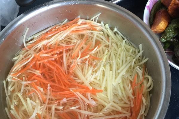 炝土豆丝的做法图解2