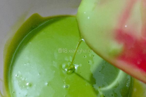 菠菜汁戚风蛋糕的做法图解7