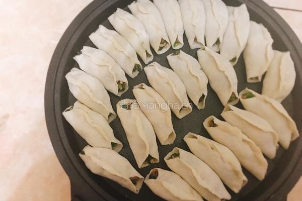 小白菜猪肉锅贴的做法图解8